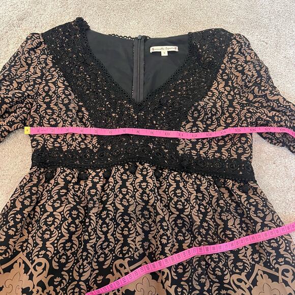 Nanette Lepore Women's 100% Silk Vneck Blouse Brown Black Lace Pattern Size 6 - Picture 7 of 8